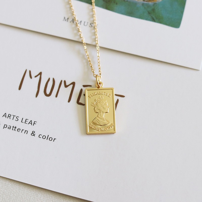 Peri'sBox Gold Color Queen Elizabeth Pendant Chokers Necklaces Metal Brass Square Layered Necklaces Female Charm Choker Kolye