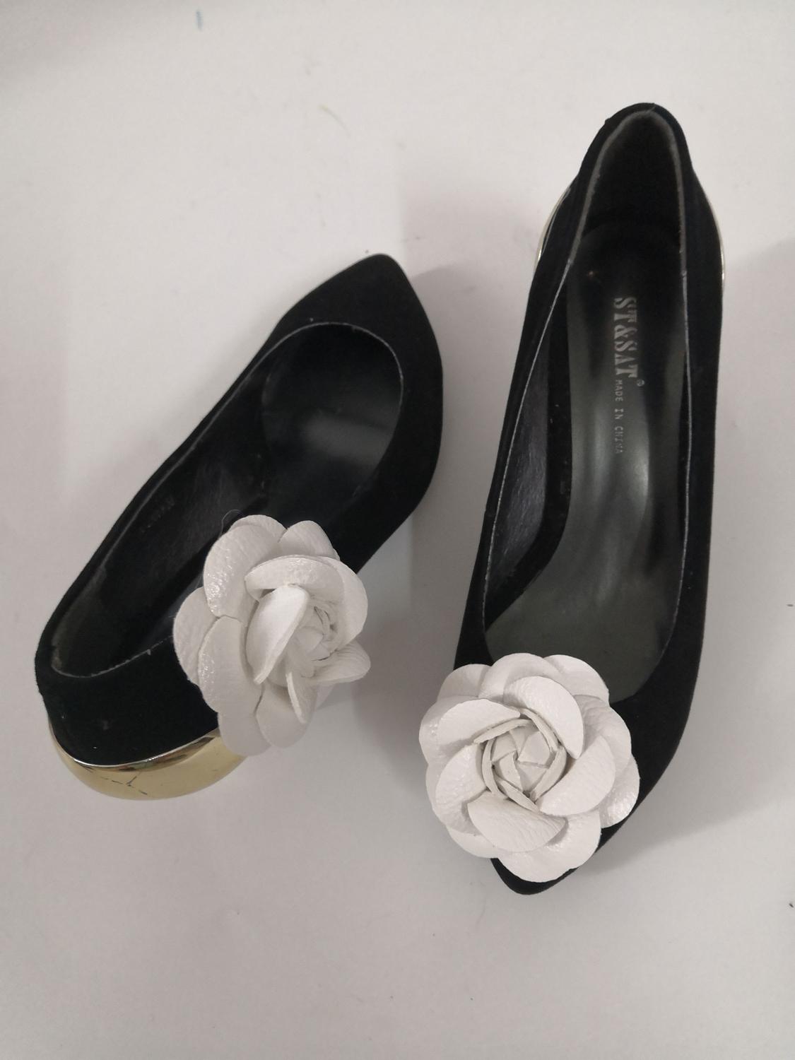 1 par de zapatos de Camelia de PU con Clip, zapatos removibles, adornos para zapatos de novia, Clip # SH2020017
