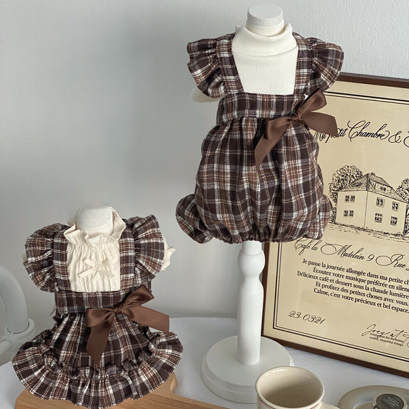 Falda con tirantes a cuadros para mascotas, camisa plisada a cuadros para gatos, camisetas interiores con lazo, ropa para cachorros, vestidos para perros pequeños, primavera y verano
