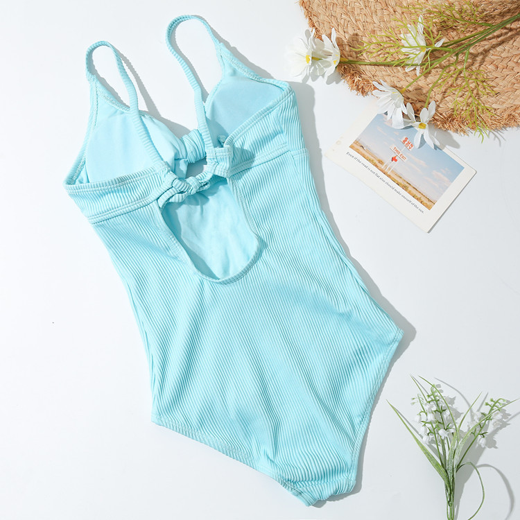 Maillot de bain noir à bretelles spaghetti et nœud à pois des années 1 - Retro Stage-France