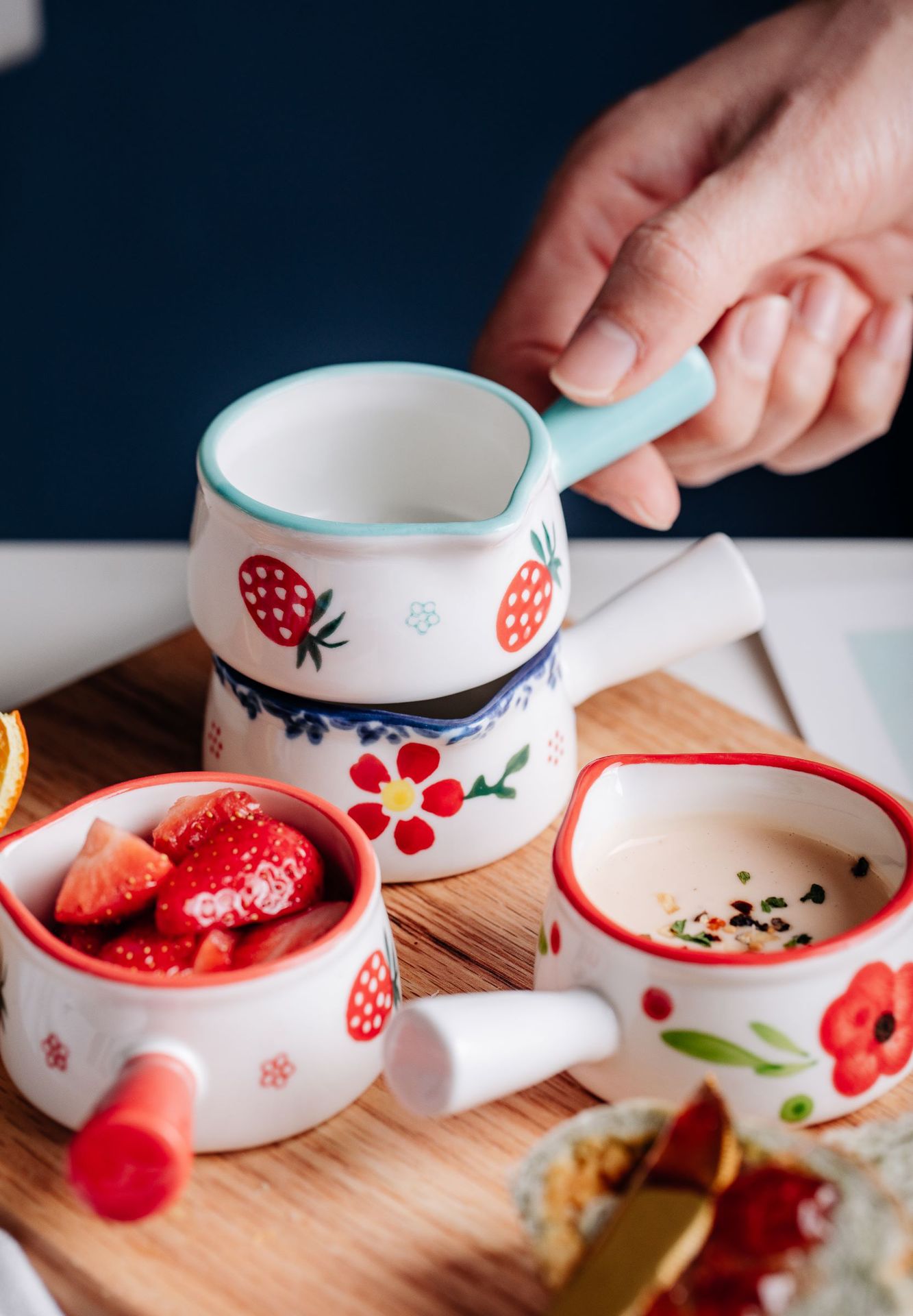 2PCS Cute Hand-painted Ceramic Small Dish Seasoning Gravy Boats Tableware Seasoning Dish Mini Milk Pan Coffee Pot LB460