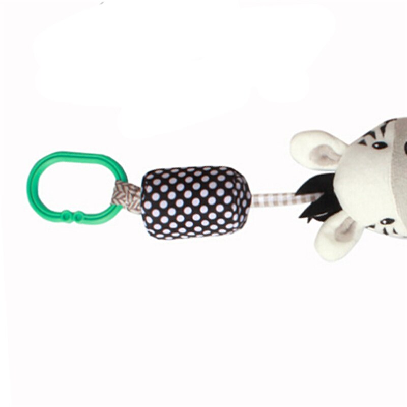 Niedliches, schwarz-weißes zebra-babyspielzeug mit beweglichem anhänger und glöckchen – ein echter hingucker!