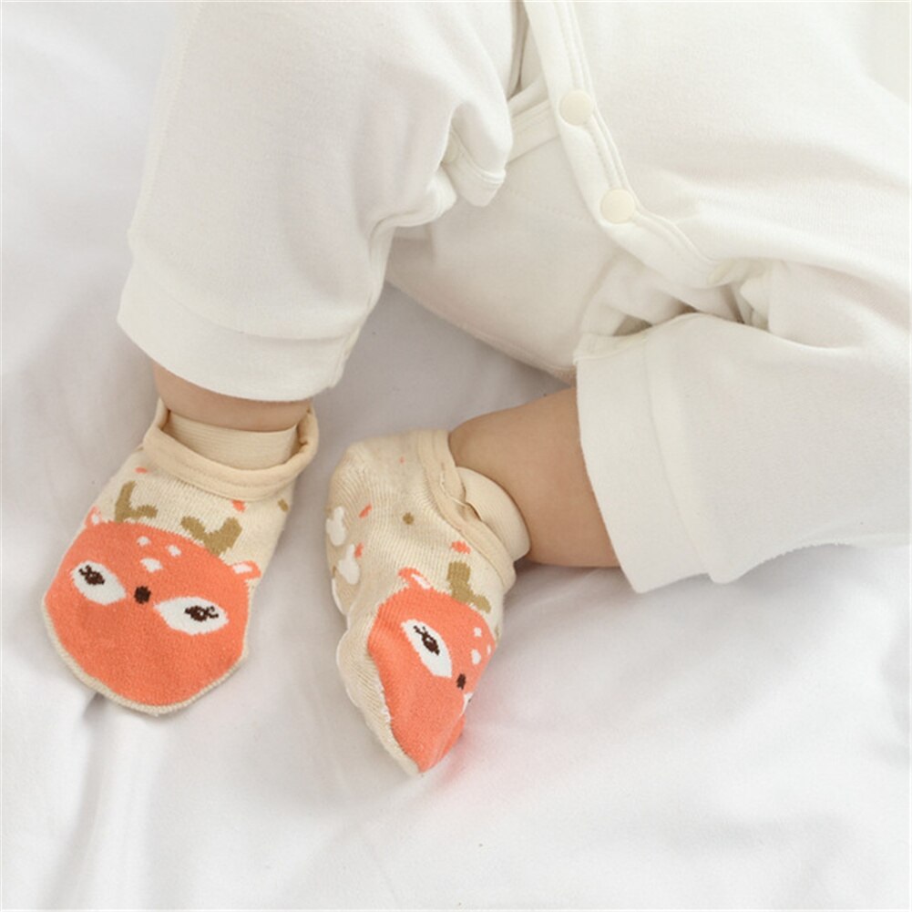 Chaussettes de sol tricotées pour enfants de 0 à 4 ans, nouvelles chaussettes chaudes en caoutchouc pour bébés, chaussures de dessin animé, antidérapantes