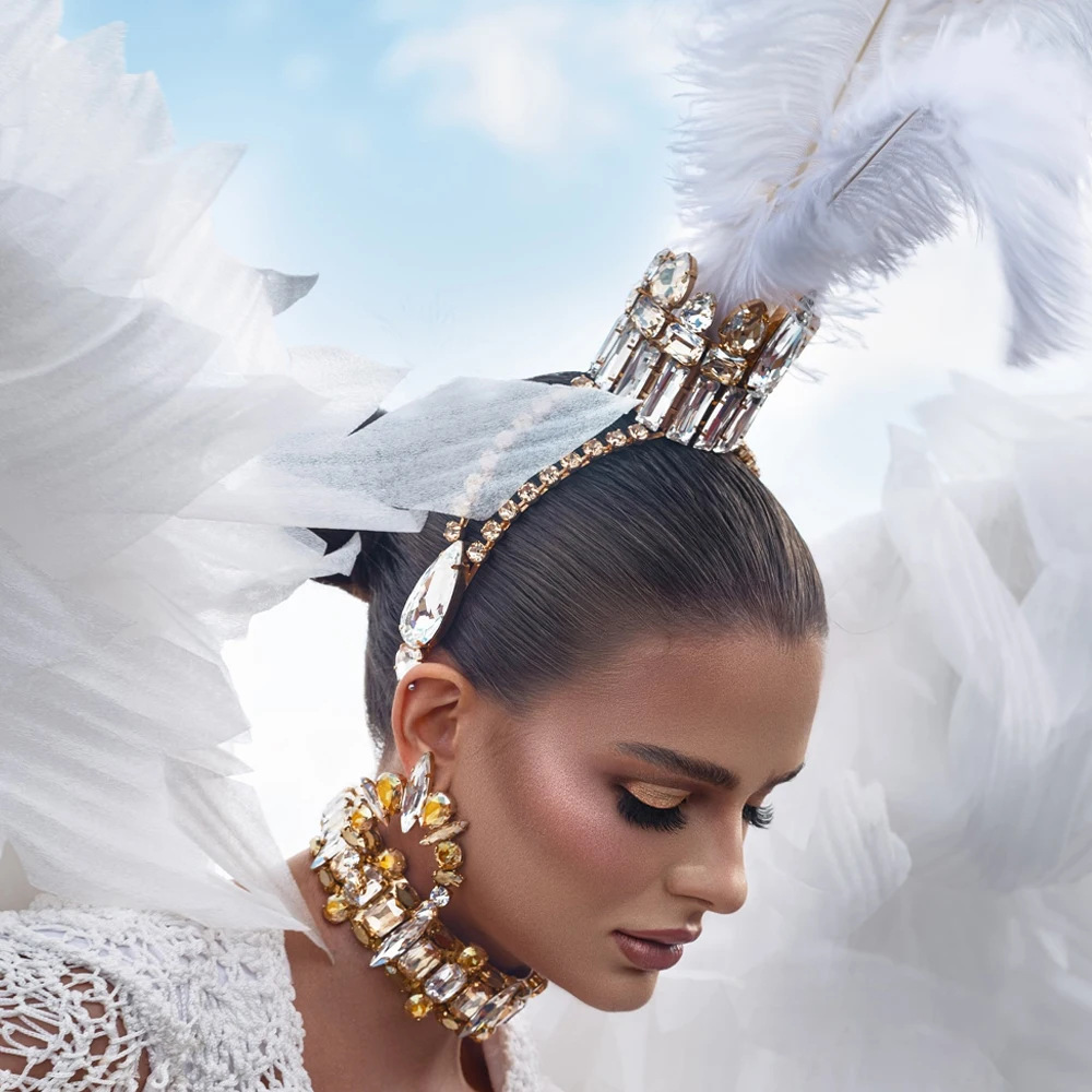 Stonefans-Diadema con corona de plumas de Reina blanca para carnaval, accesorios para graduación, Tiara de corona de cristal barroco geométrico para discoteca para mujer