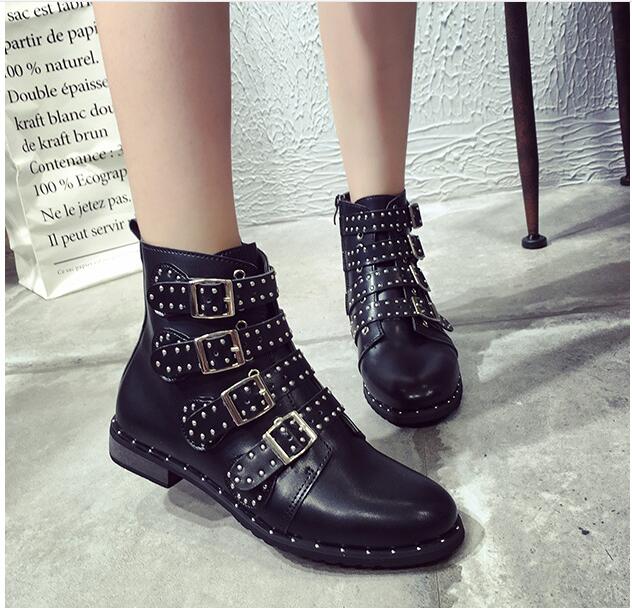 Bottines en Faux cuir à Rivets, sangles à boucle, talon épais, bottines noires pour femmes, bottes de moto décorées de clous