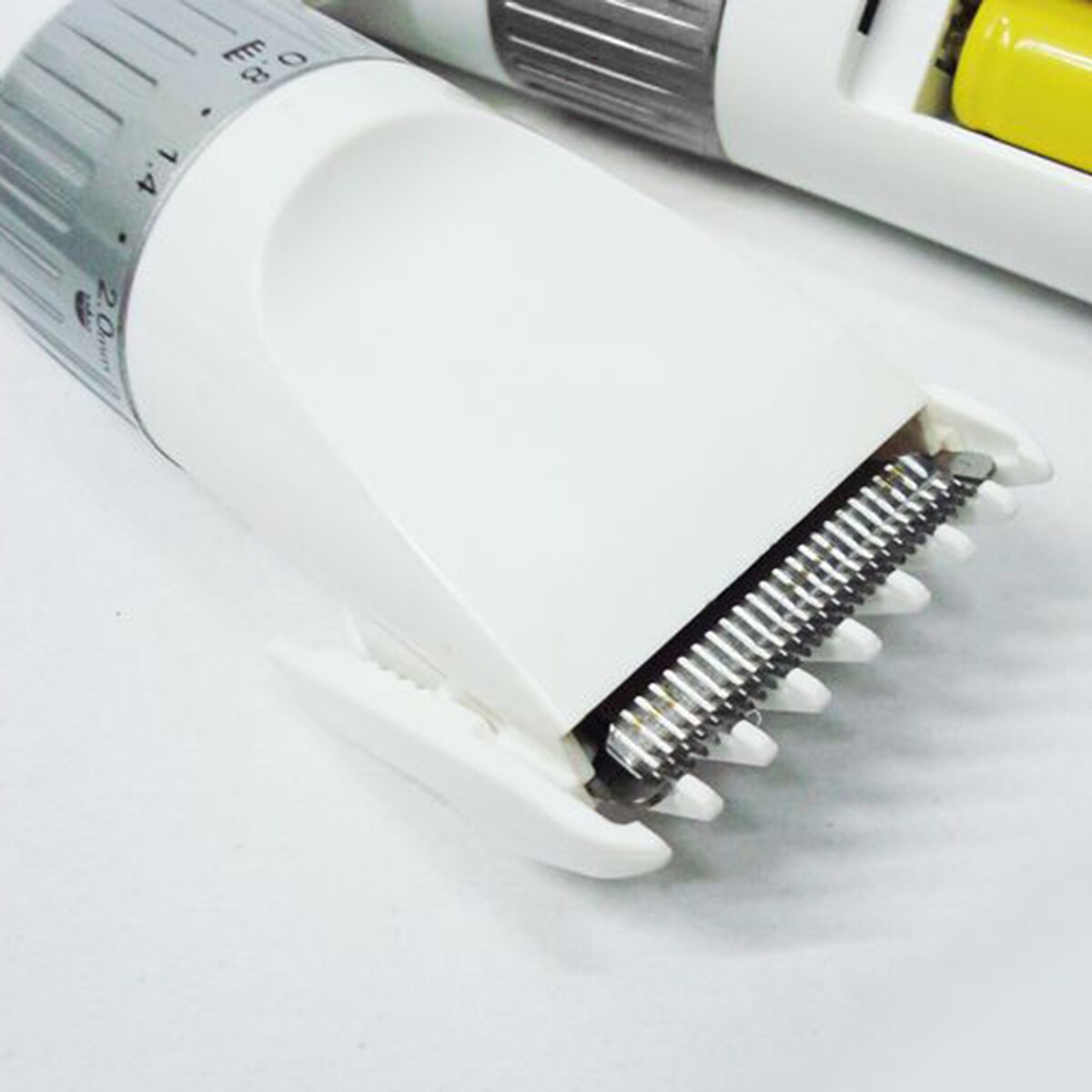 Low Noise Rechargeable Haircut Machine Adjustable 0.8-2mm Electric Shave ceramic blade Hair Clipper