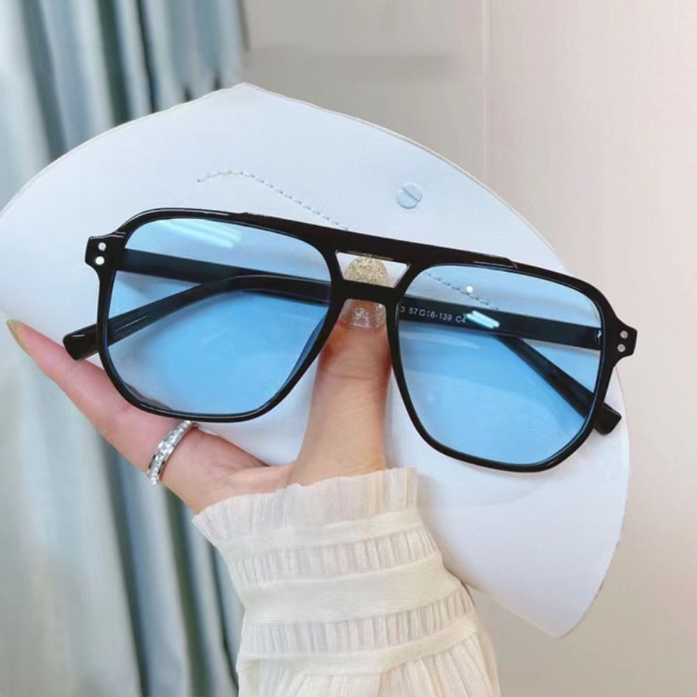 Gafas de sol Punk con montura cuadrada para hombre y mujer, lentes de sol Retro Anti-UV, protección ocular para playa, accesorios de viaje, tonos negros