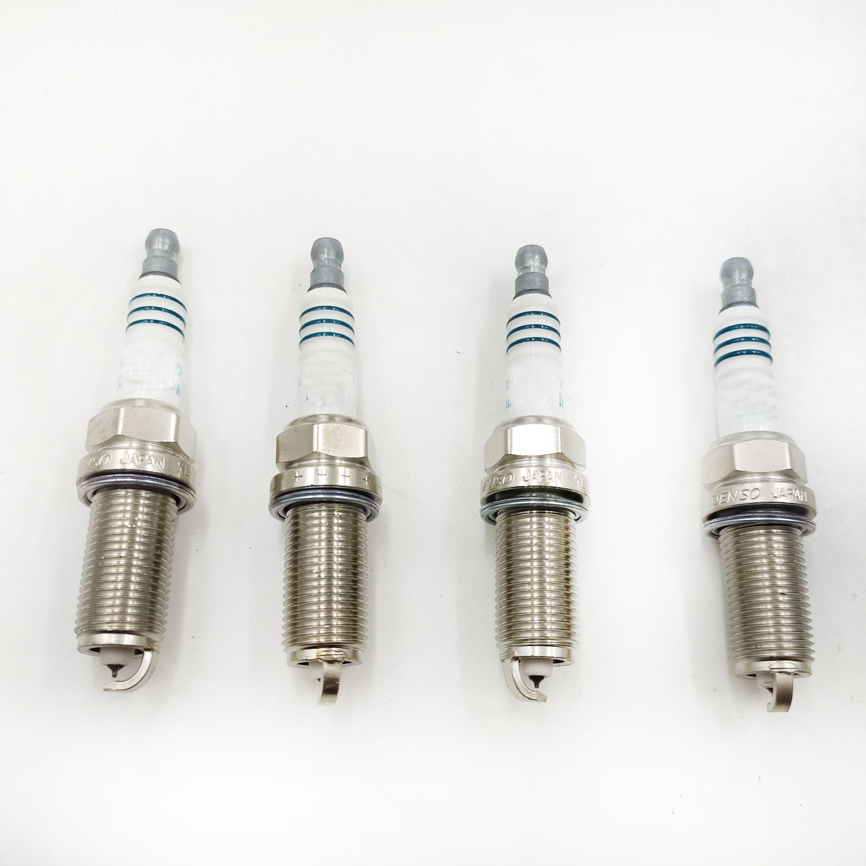 4 pieces / batch IKH20 5344 spark plug auto parts spark plug