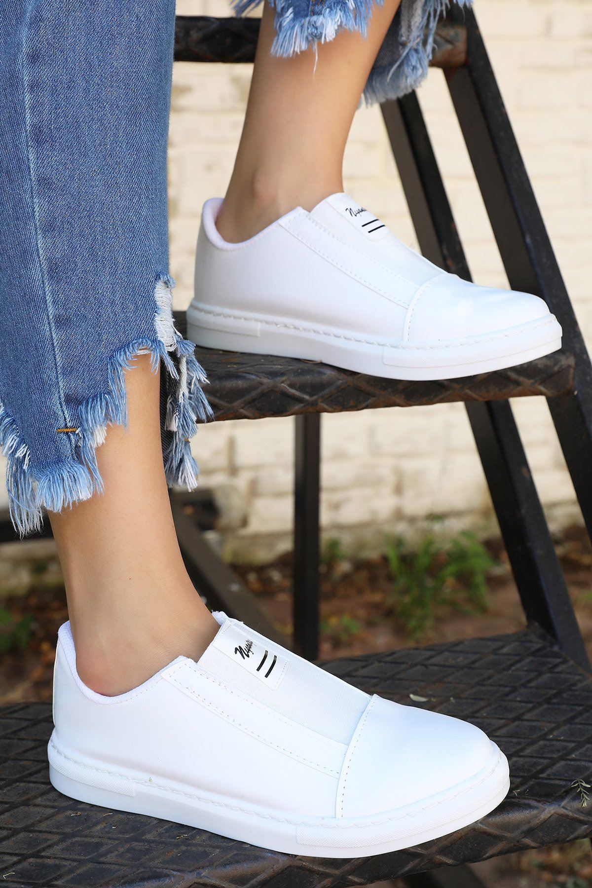 Pre-Fitted Womens Sports Shoes