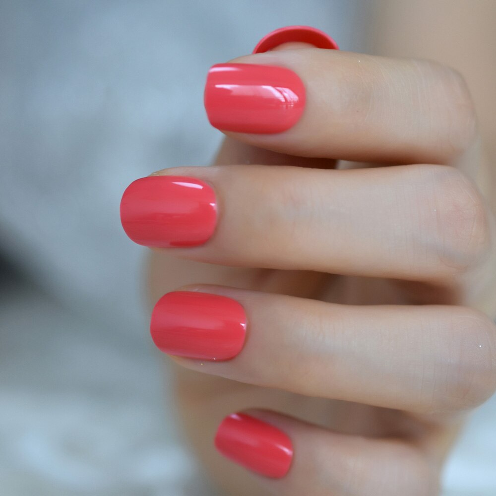 Pointe rouge néon presse courte sur ongles Squoval brillant faux ongles tête carrée couleur conseils pour un usage quotidien 24
