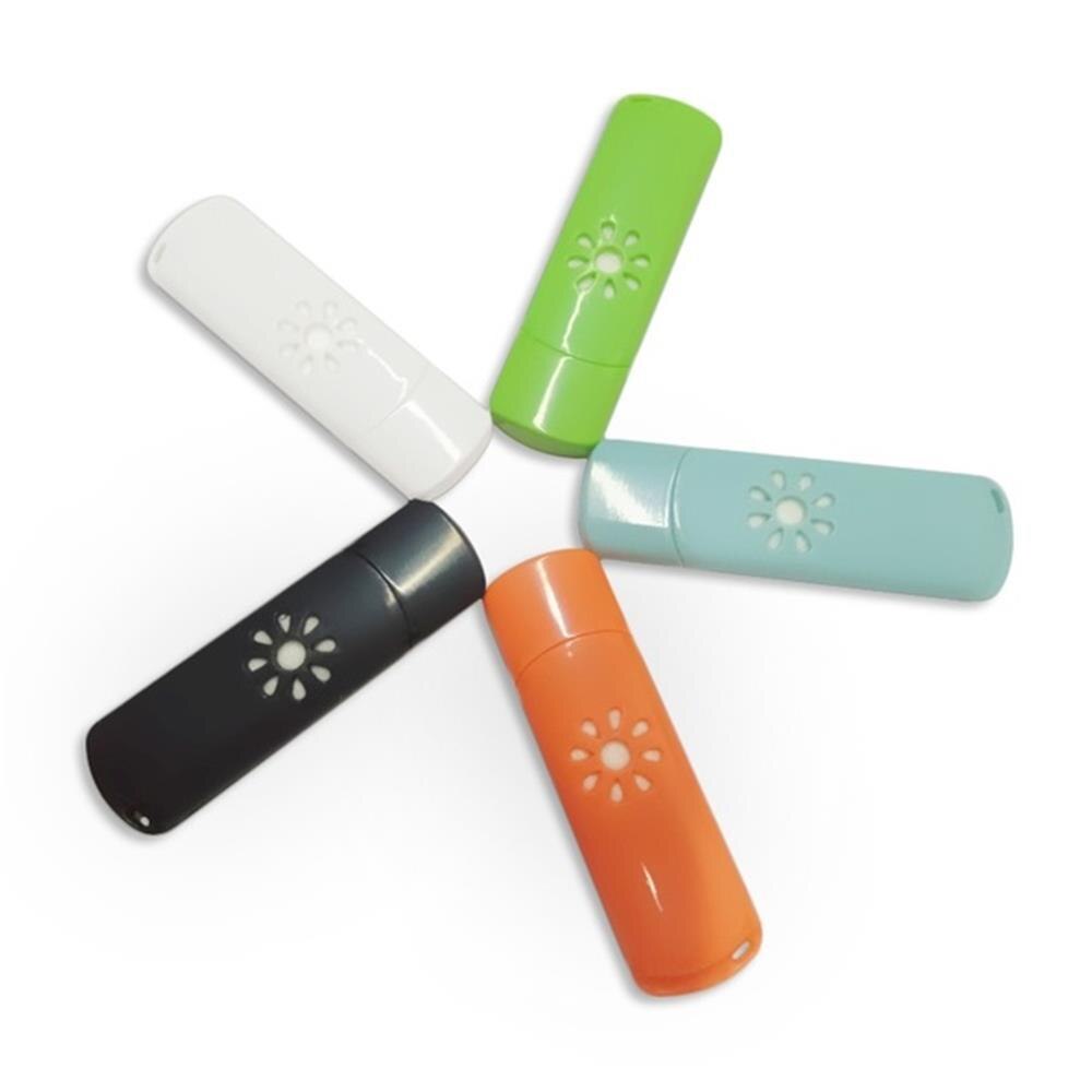 Muovinen auton aromaterapiakone hyttyskarkotin mini aromaterapia diffuusori eteerinen öljy diffuusori kannettava
