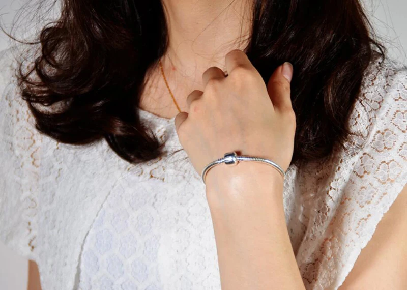 Handgefertigtes Original-Edelschmuck-Charme-Armbinde aus 925er-Sterlingsilber, weiche, glatte Schlangenknochen-Armbänder für Frauen