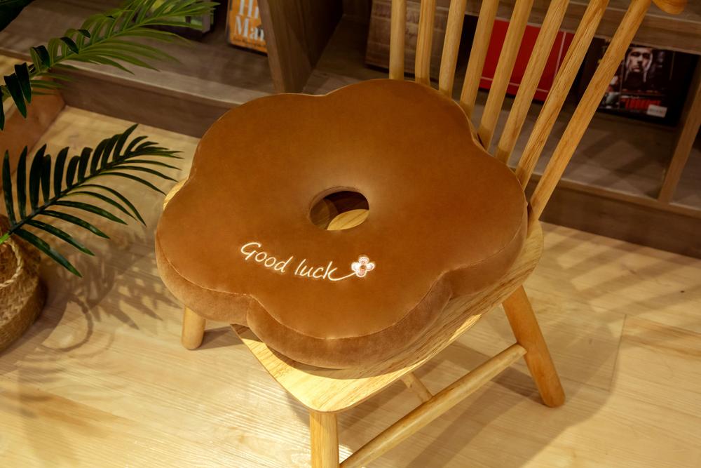 Almohadas con forma de flor, almohadas, decoración barata Cojines de asiento de coche para el hogar, cojines almohadones decorativos gruesos para sillas de oficina para sofá: Chocolate