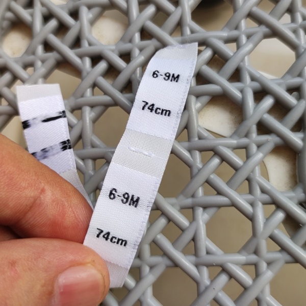 50 stks Geweven maat label doek maten labels 2-3Y 3-4Y 4-5Y 5-6Y 6-7Y 7-8Y 8-9Y 9-10Y Wit damast polyester Kleding Label: Nickel-Free White