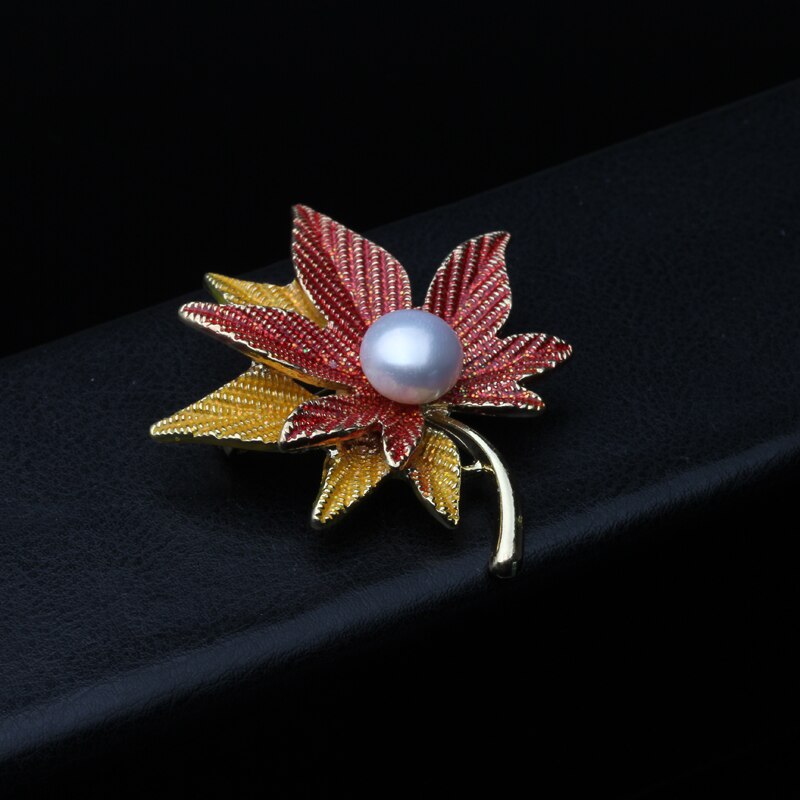 Freshwater Pearl Brooch for Women White Flower Gold Pin Brooches Accessories Ladies Brooches Pins