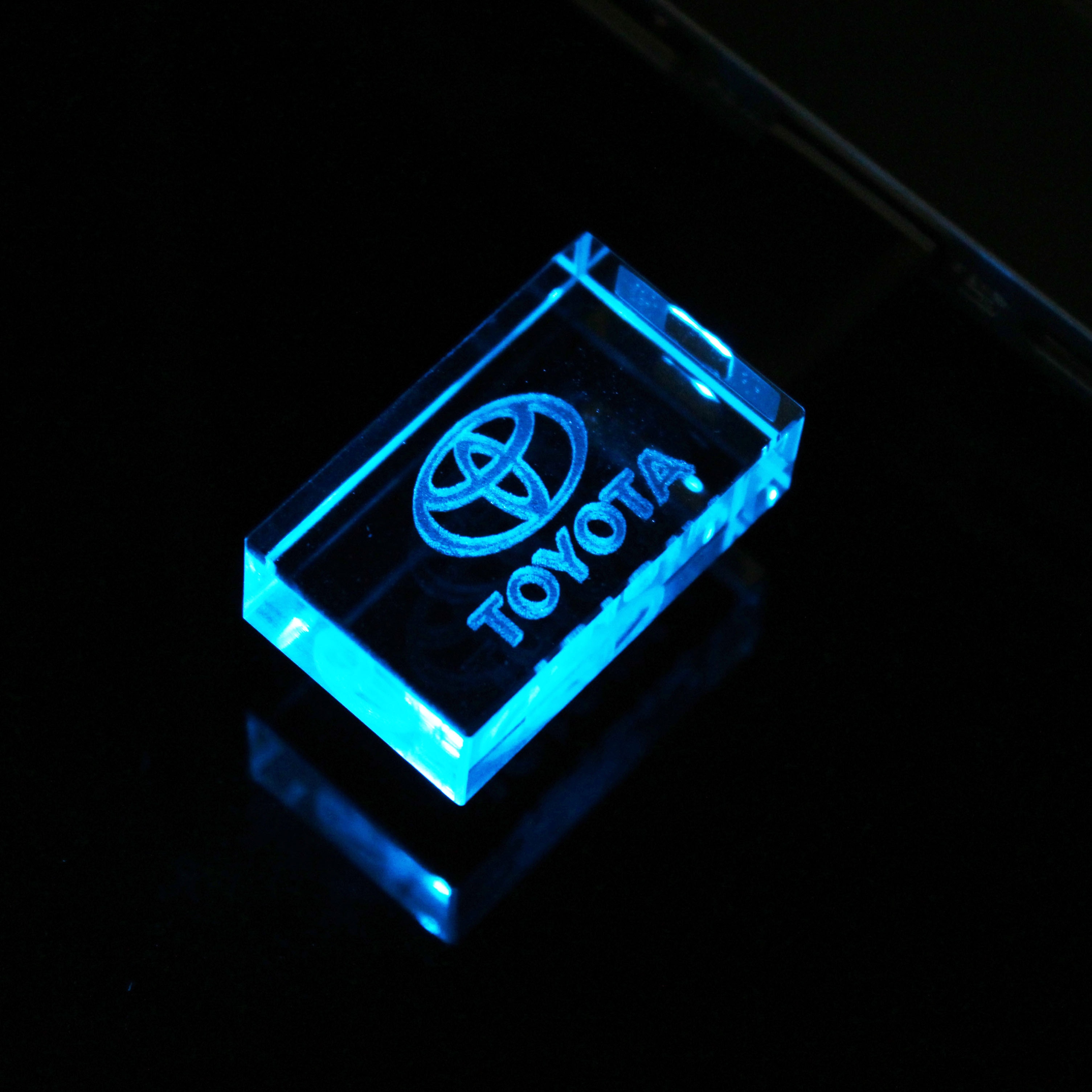 128GB USB metall kristall TOYOTA 2,0 USB auto schlüssel modell USB 64GB-stick 4GB 8GB 16GB 32GB stift drive besonderes