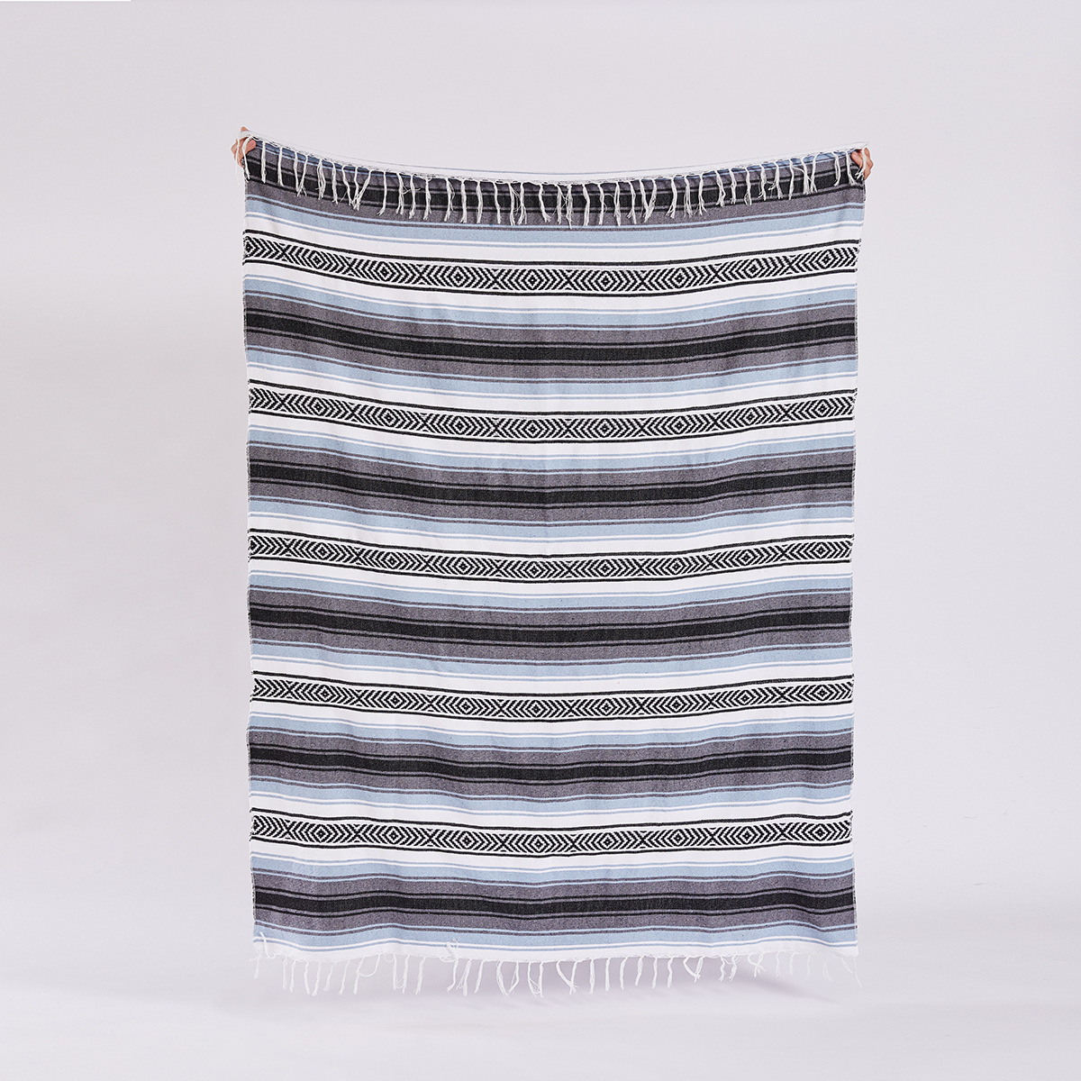 Couverture de plage de Style mexicain 130x170cm, serviette tissée à la main avec pompons, tapis pour canapé-lit, tapis de pique-nique à la maison, nappe rayée