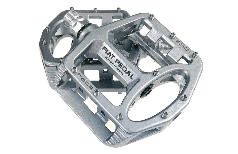 SHANMASHI-pedales de aleación de magnesio para bicicleta de carreras, pedales planos antideslizantes, ligeros, Peda, MG 5051, 2 piezas: Titanium color