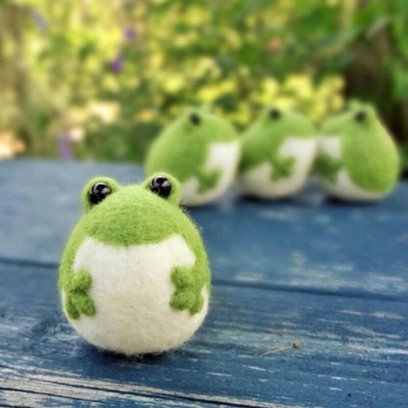 Non-Finished Felt kit Lovely Frog Animal Wool Needle Felt Toy Doll Wool Felting Poked Kit DIY Handcarft Decoration Package