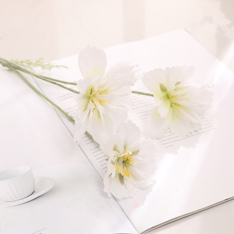 Gerbera kosmos konstgjorda blommor sidenbröllop bröllopsarrangemang tillbehör fest heminredning bord vas torkade växter: Vit