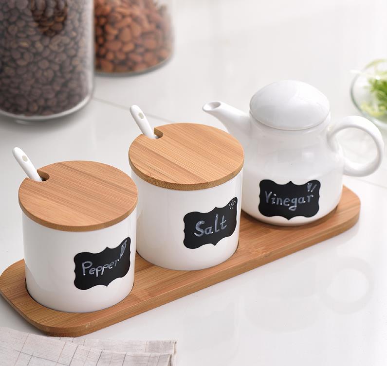 Criativo de Cerâmica Frascos de Especiarias com Tampa e Colher de Porcelana Açúcar Sal Tempero Frascos De Armazenamento com Bandeja De Bambu material de Cozinha: B set