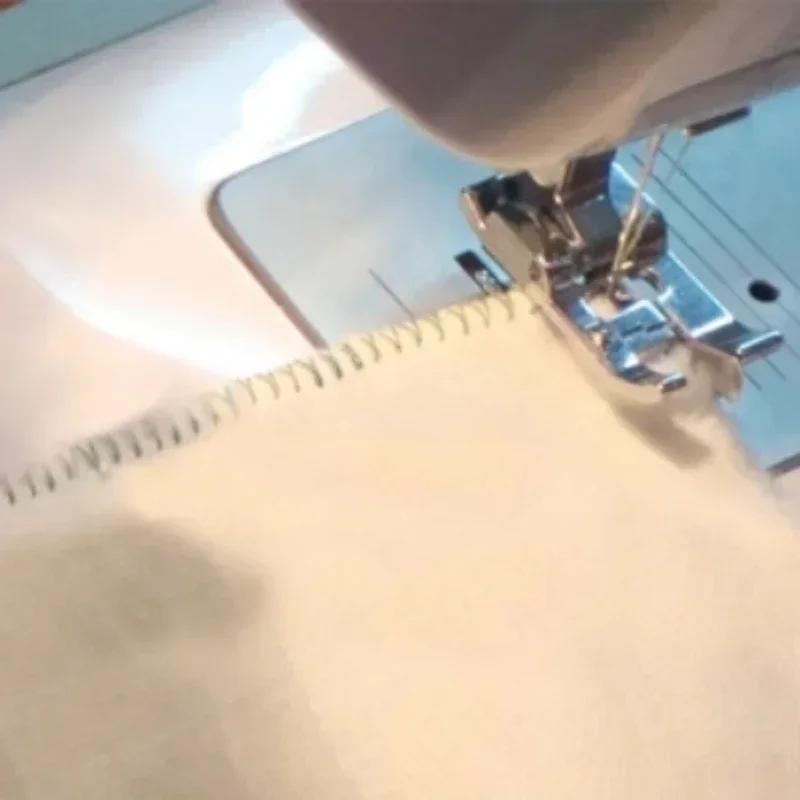 Overlock-paininjalka sopii kotitalouksille, monitoimisten ompelukoneiden osille, paksuille kankaille,