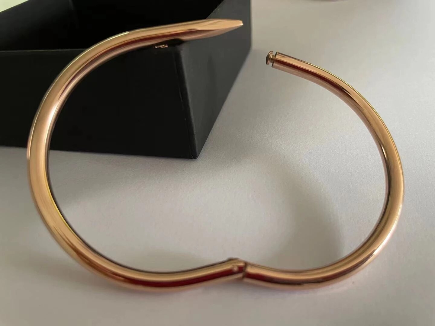 Rustfritt stål spiker armbånd armbånd til cartir catier hånd lage håndledd mansjett