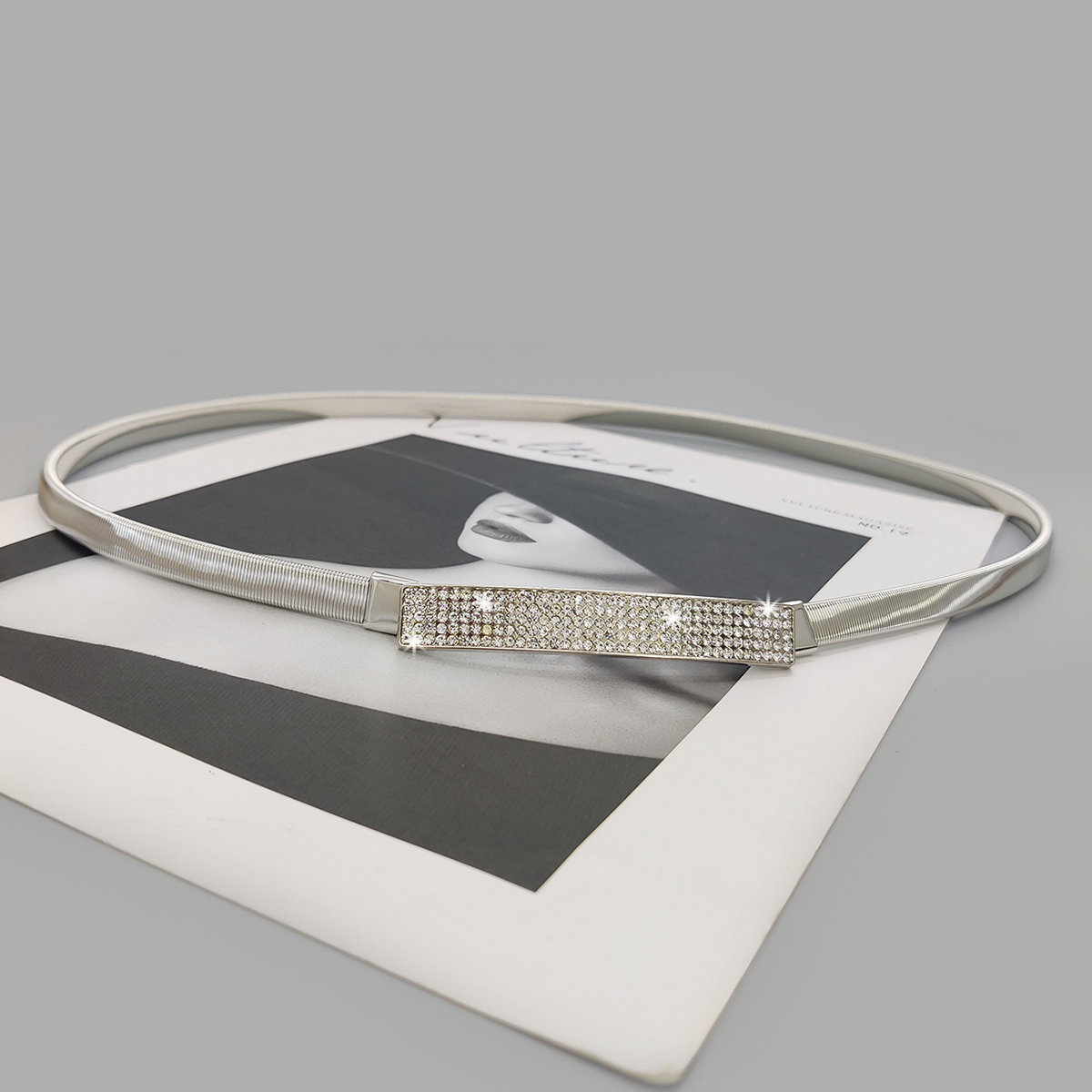 Elastische gouden kettingriem voor dames, punkstijl ,  y2k zilveren metalen strass-riemen voor vrouwen, luxe gouden tailleband: Zwart / 70cm