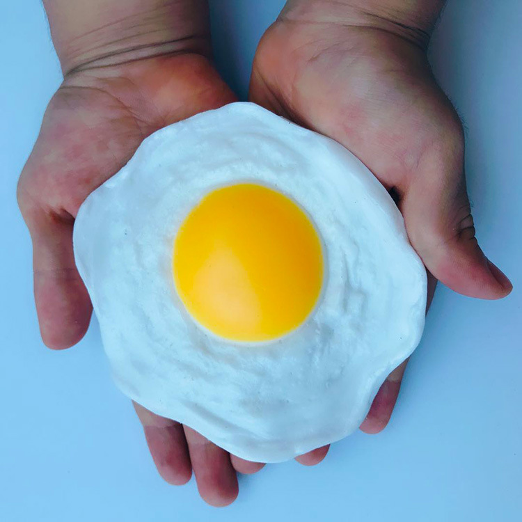 Divertido huevo frito realista aliviar el estrés juguetes Omelette Anti-estrés adultos niños juguete de curación alivio de presión