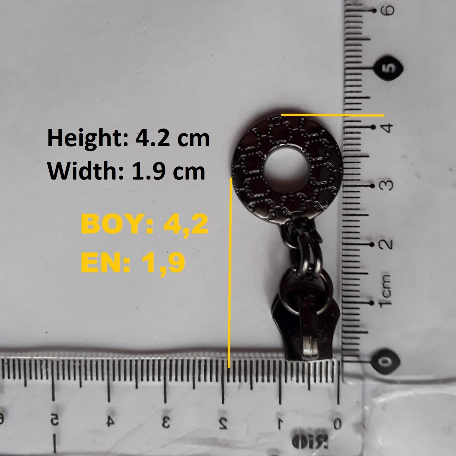 Zwarte metalen rits, ritsschuif, handgemaakt naaien, knutselen, kledingaccessoire