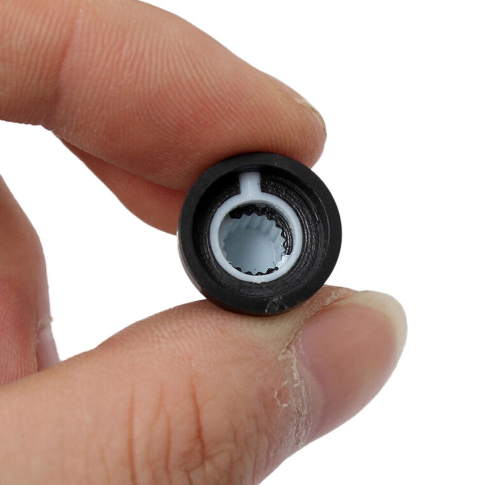 Sourcingmap 5 Stuks Zwart Metaal 6mm Gekartelde As Insert Dia Potentiometer Bedieningsknoppen 2679809114