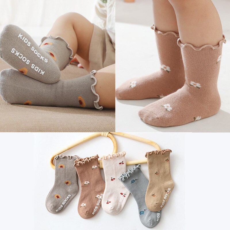 Calcetines de algodón suave con encaje rizado para bebé, medias de silicona con estampado de flores bonitas, antideslizantes para otoño e invierno, para recién nacidos, artículos para niños de 0 a 5 años