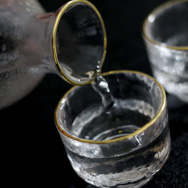 Sett  av 4 maskinlaget blyfritt glass shotglass i japansk stil vodkaglass med gullmalt til bar hjemmebruk tekopper