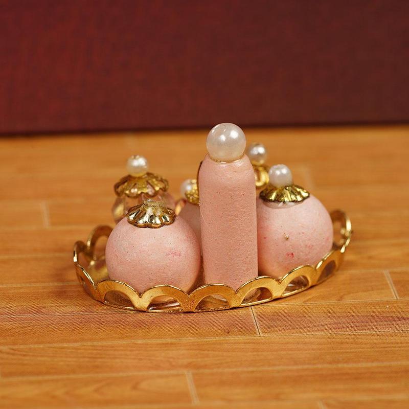 1:12 Accessori Casa Delle Bambole di Simulazione Rosa Profumo Vassoio Giocattolo Modello per il FAI DA TE Casa di Bambola Camera Da Letto Bagno Decorazione Accessori