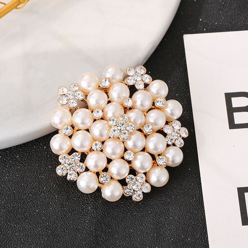 Nuevos broches brillantes de flores de sol para mujer, broche de lujo con perlas grandes y diamantes de imitación, alfileres, joyería, accesorios para traje, de boda: Bañado en rodio de imitación