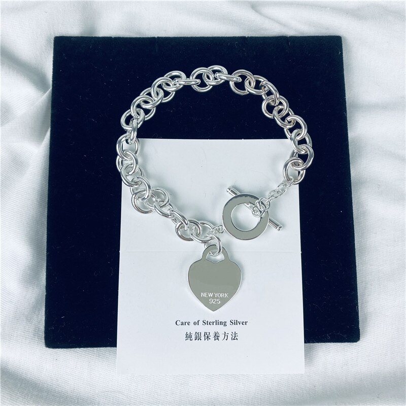 Klassisches silberarmband „argent 925 femme“ mit herzförmigem anhänger, origineller schmuck, hochwertiges herren- und damen-etikett.