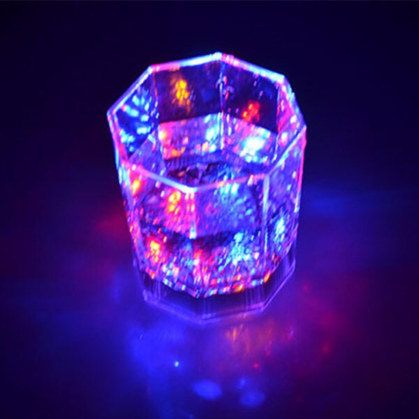 Bunte Blinkende LED Licht tasse Magie LED Champagner Glas Blitz Wein Bahre Bar Becher Trinken Tasse für Party Hochzeit KTV e2S: bunt