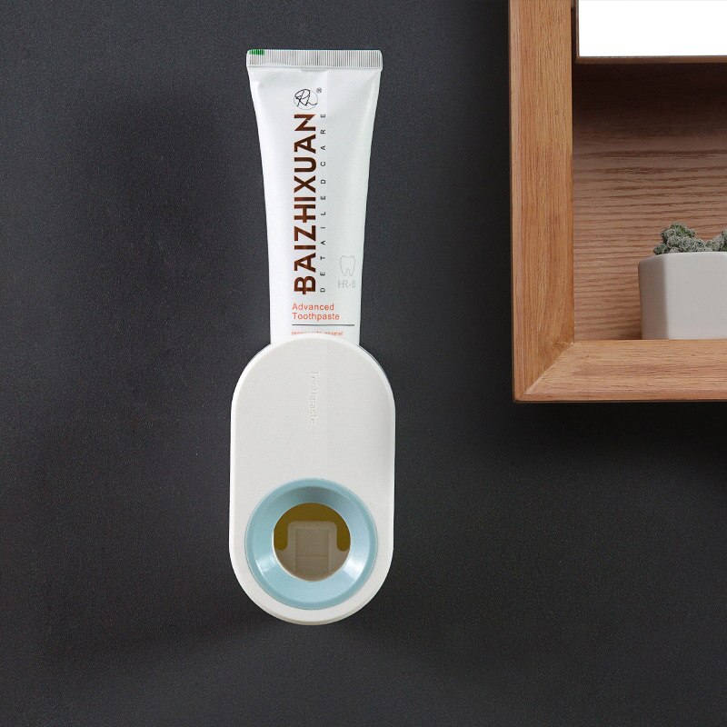 Guret vægmonteret tandpastaeklemme til tilbehør til badeværelset automatisk tandpasta dispenser tandbørsteholder aftagelig hylde: Bhvidblå
