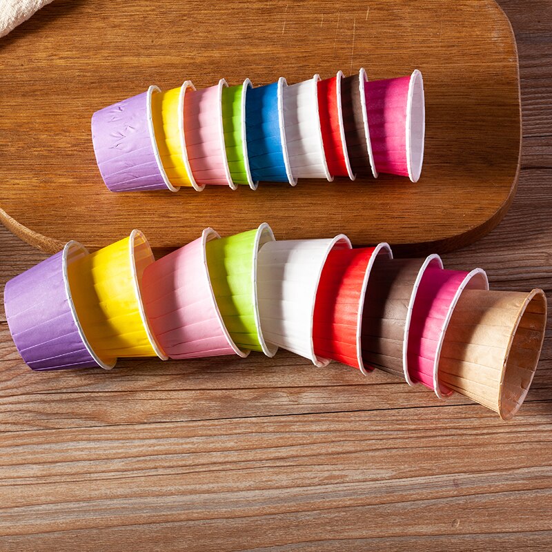 100pcs Kleur gekrompen gecoat papier beker hittebestendig bakken cup bruiloft verjaardag DIY brood cakecup papier lade