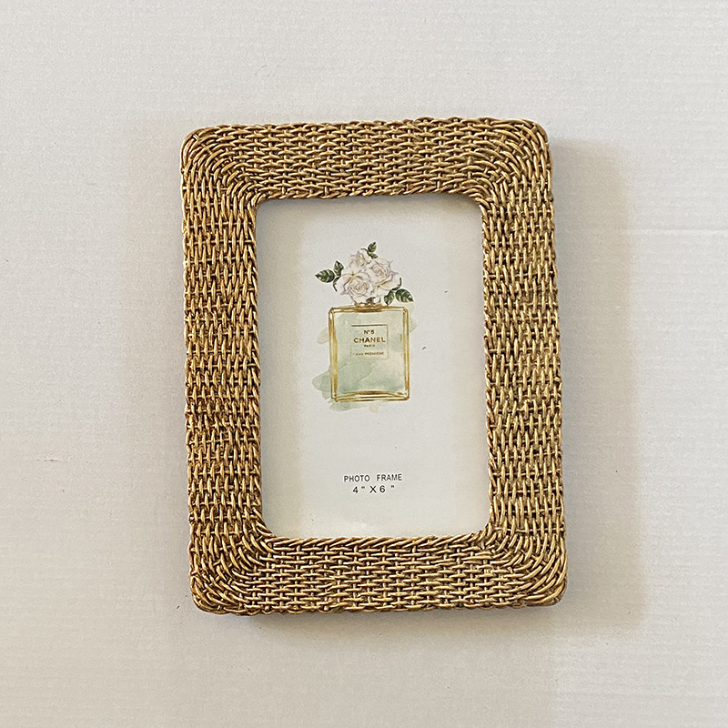 Vintage Rectangle Photo Frame Wall Hanging Golden Embossed Resin Picture Frame Holder Table Decoration Home Decor, Paper Random: WHITE