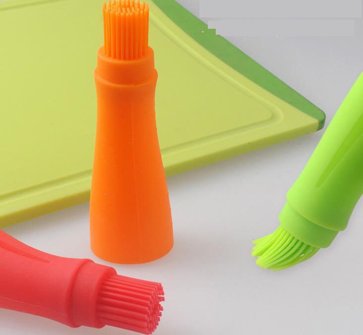 Kitchen Supplies Oiler Plastic Oil Bottle With Silicone Rubber Brush Leak Press Oil Control Bottle Brushes