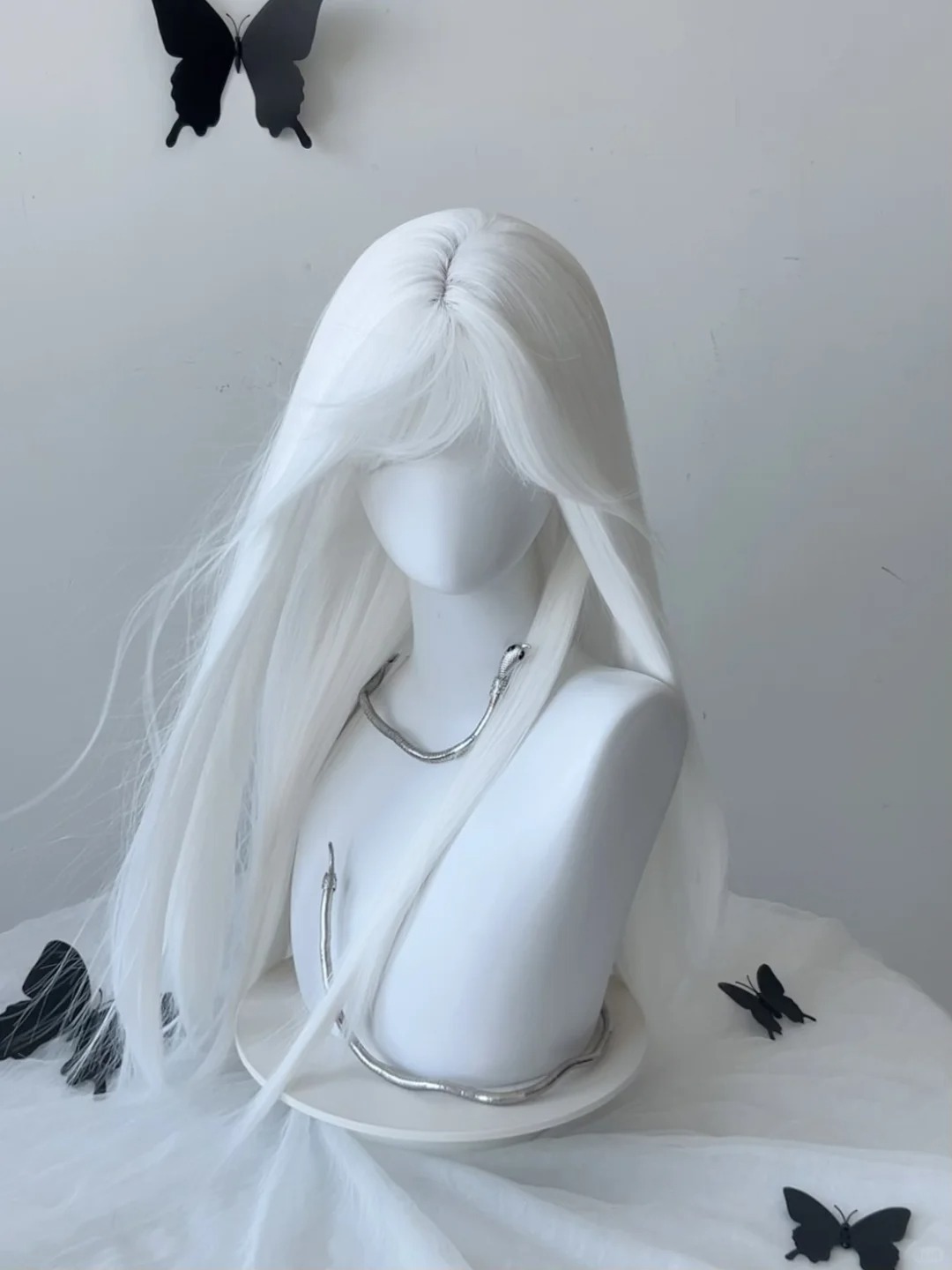 Peluca blanca con flequillo, pelucas de pelo largo y liso, peluca sintética de 28 pulgadas para mujer, pelucas de Cosplay de fibras resistentes al calor, pelucas Lolita