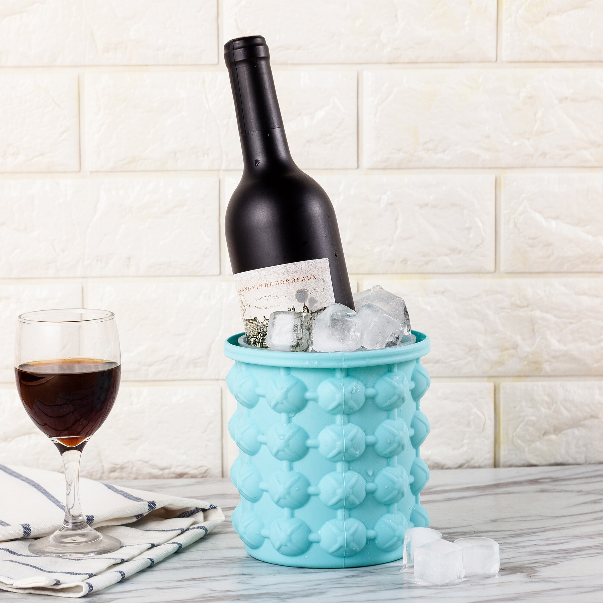 Ice Cube Mold Ice Trays Large Silicone Ice Bucket (2 in 1) Ice Cube Maker Round Portable For Whiskey，Cocktail, Beverages