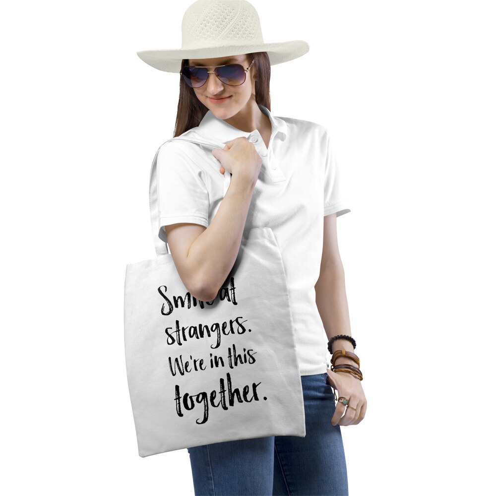 Sourire aux étrangers nous sommes dans ce ensemble lettre impression sac à provisions réutilisable épicerie fourre-tout sac à main sacs à bandoulière