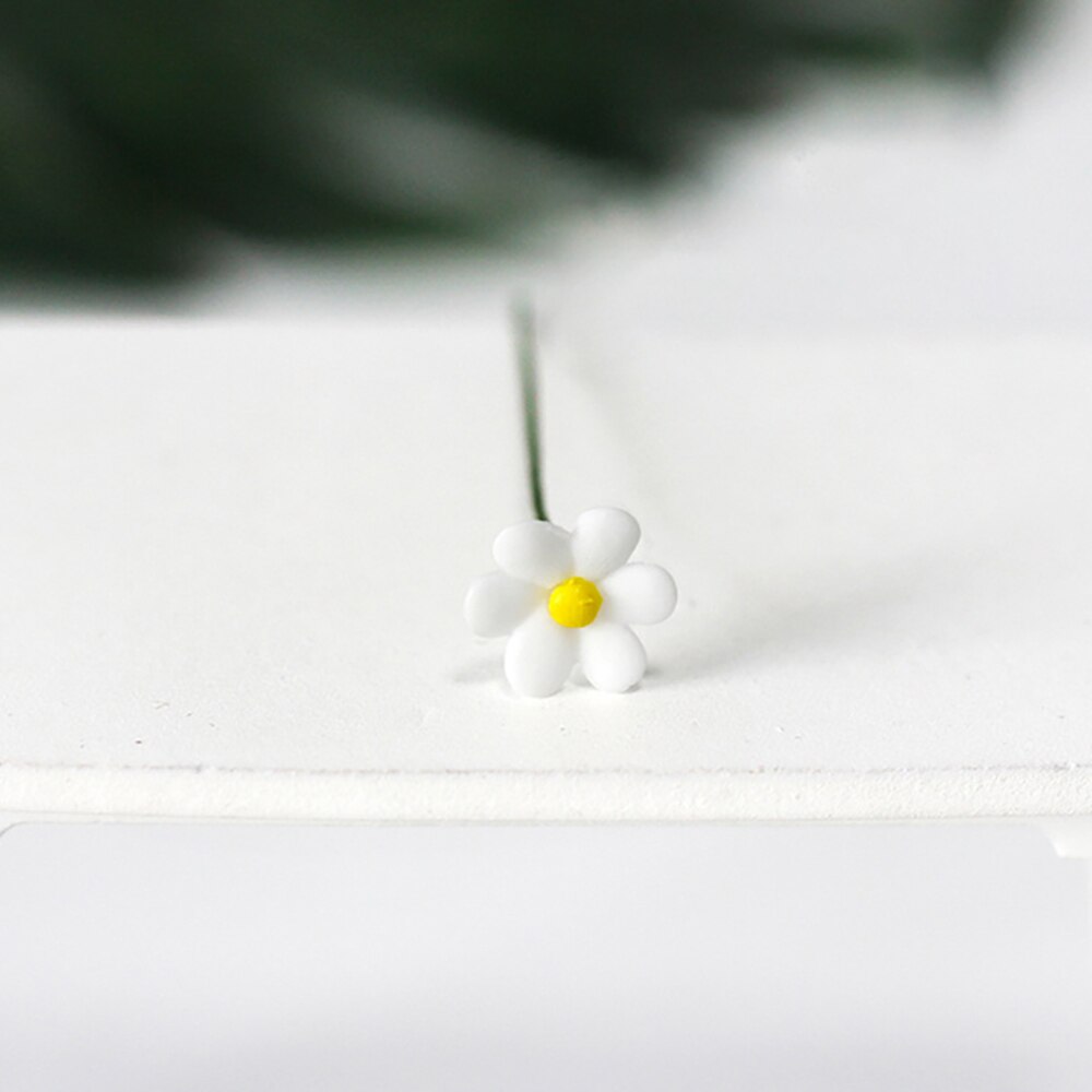 2pcs 1/12 Dollhouse Miniature Accessories Mini Resin Daisy Simulation Flower Model Toys for Doll House Decoration ob11: A 2pcs