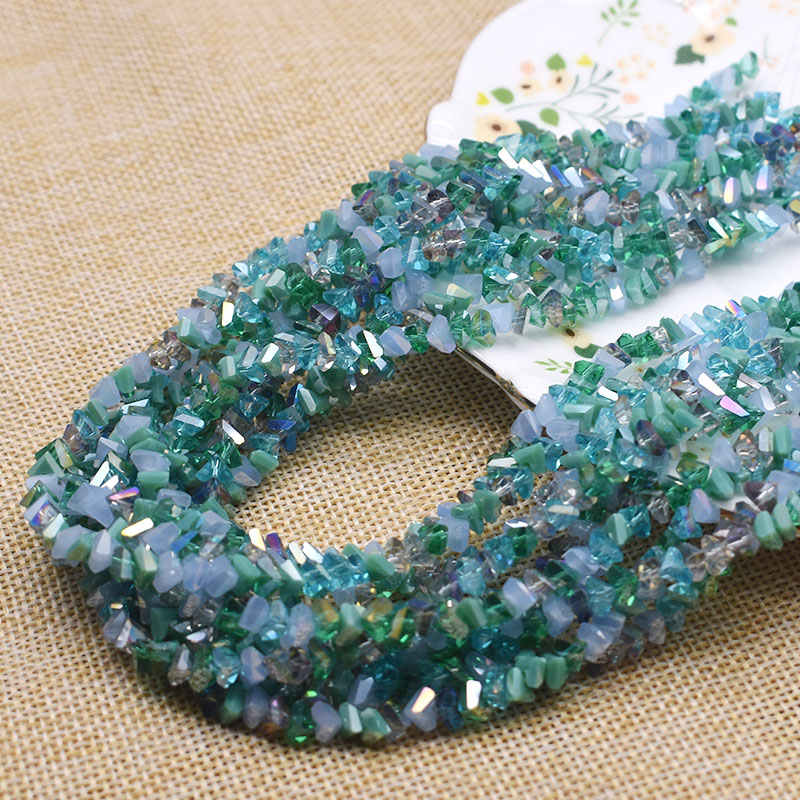 6mm blandede farver facetslebne trekantede glasperler løse spacer glasperler til smykkefremstilling af øreringe gør-det-selv