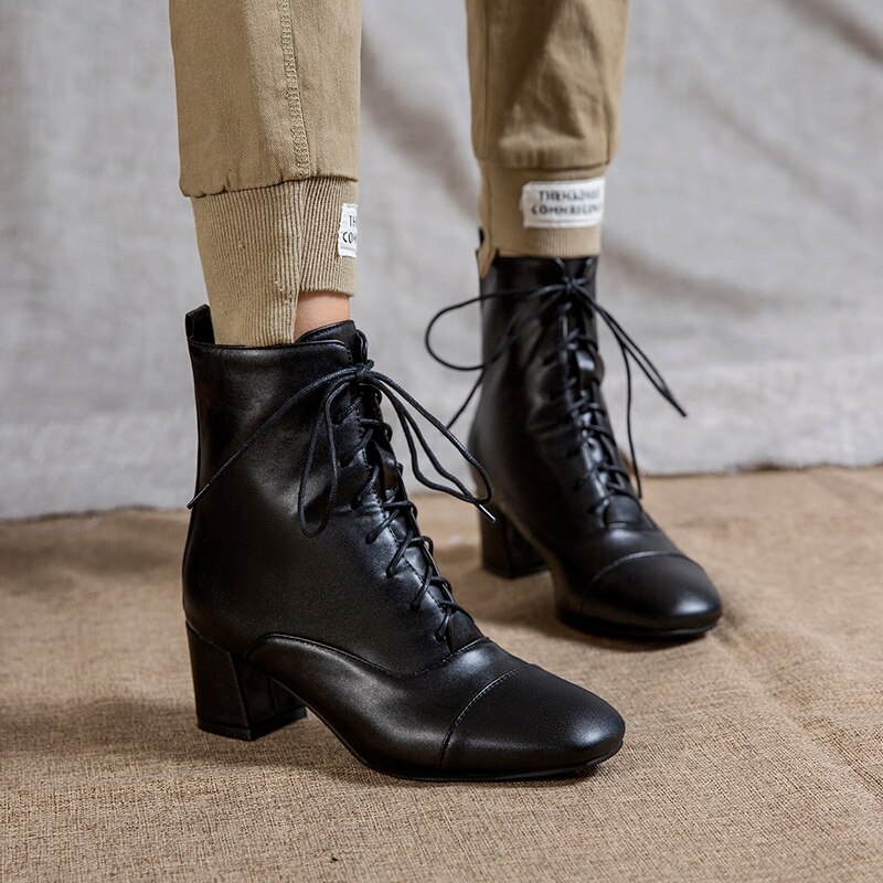 Ankelboots svarta vita stövlar kvinnor casual låga klackar korta stövlar snörning pu läder stor storlek 34- 43 skor kvinna höst