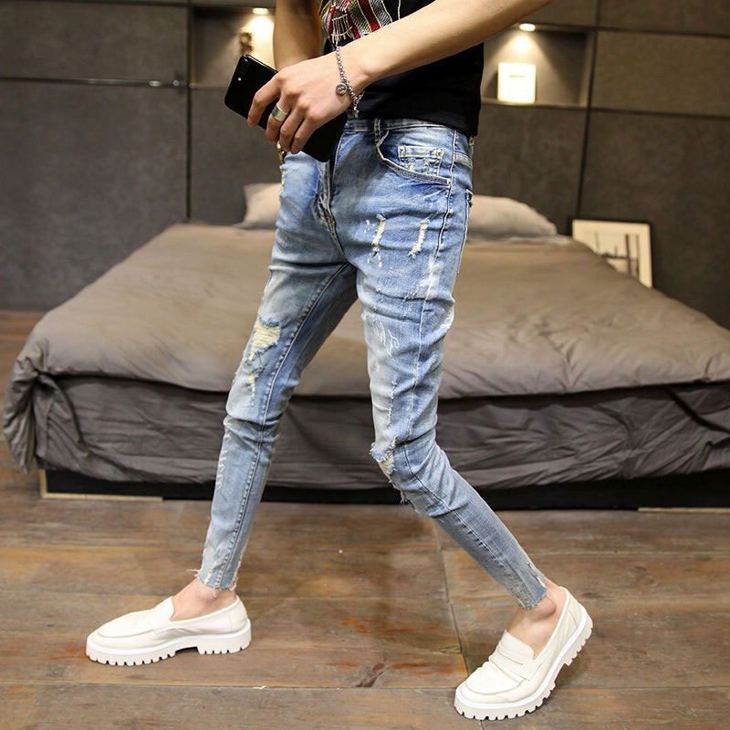 Trendy mænds forår og sommer koreanske slanke fødder jeans mænd trend spirit fyr revet hul blyantbukser