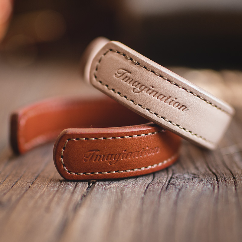 Pulsera de cuero con letras Maden para hombre, brazalete ajustable hecho a mano, color caqui, estampado marrón, joyería India Thunderbird