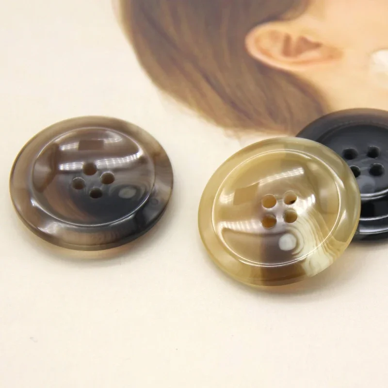 Botones marrones de cuerno Beige de resina esmaltada de 30mm para coser cárdigan para mujer, traje, abrigo, suéter, accesorios decorativos hechos a mano,